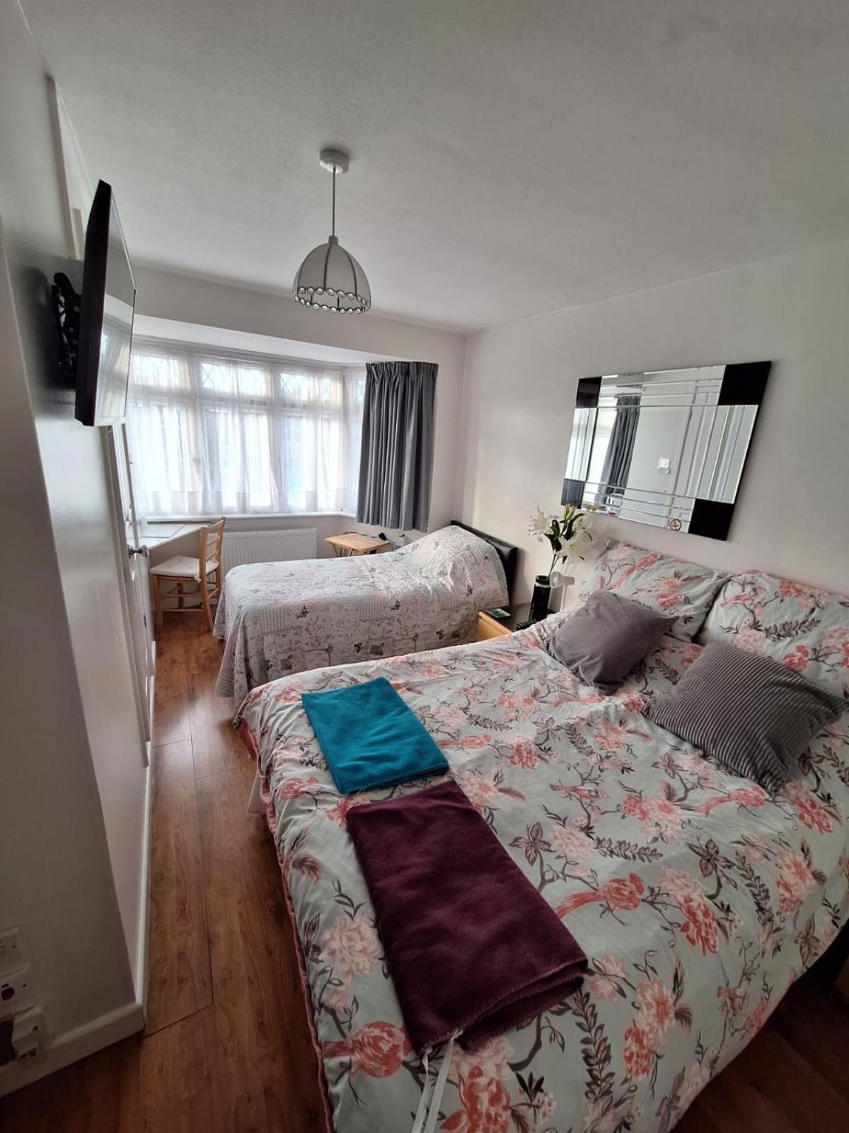 Harrow B & B Екстериор снимка