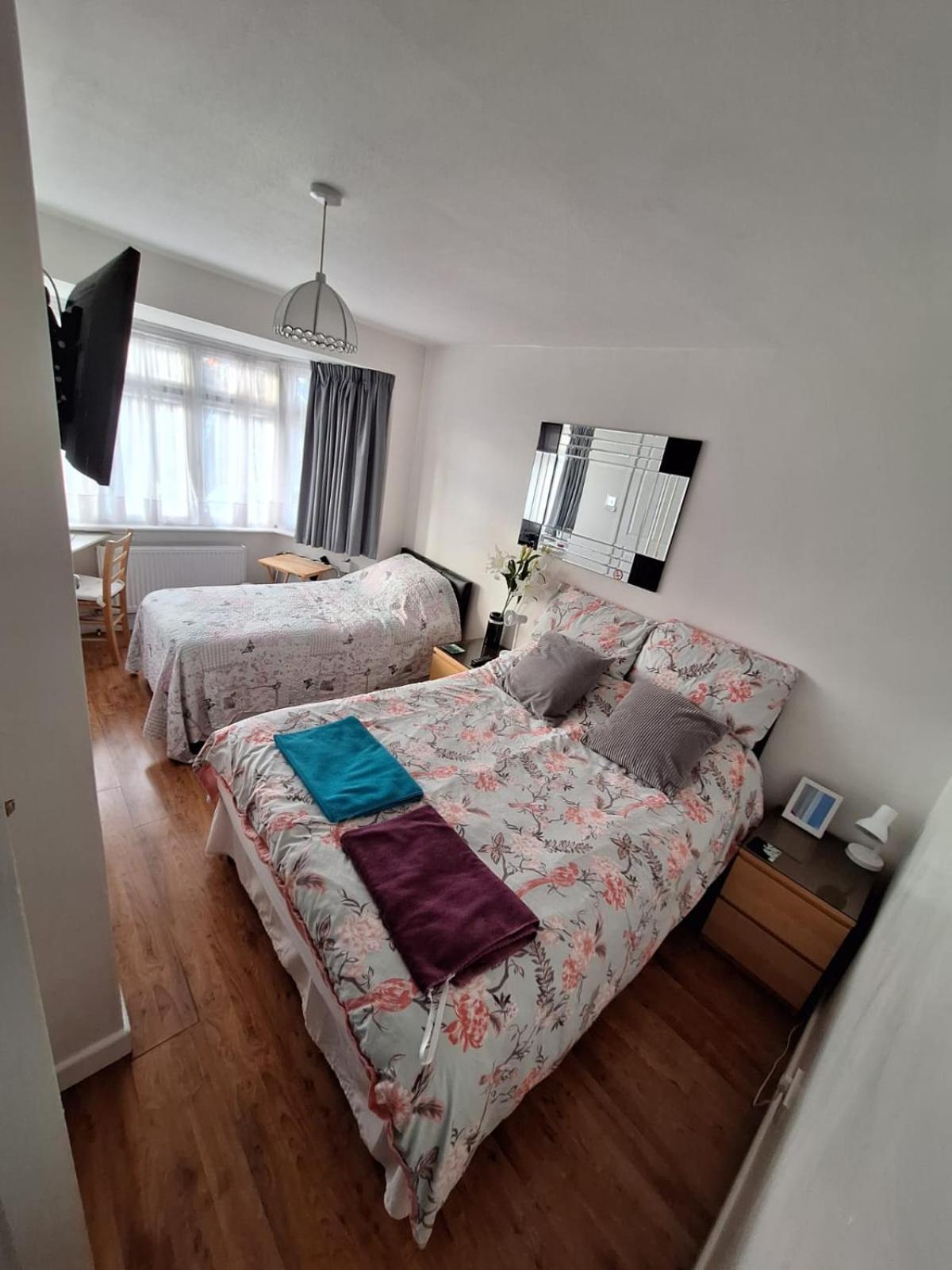 Harrow B & B Екстериор снимка