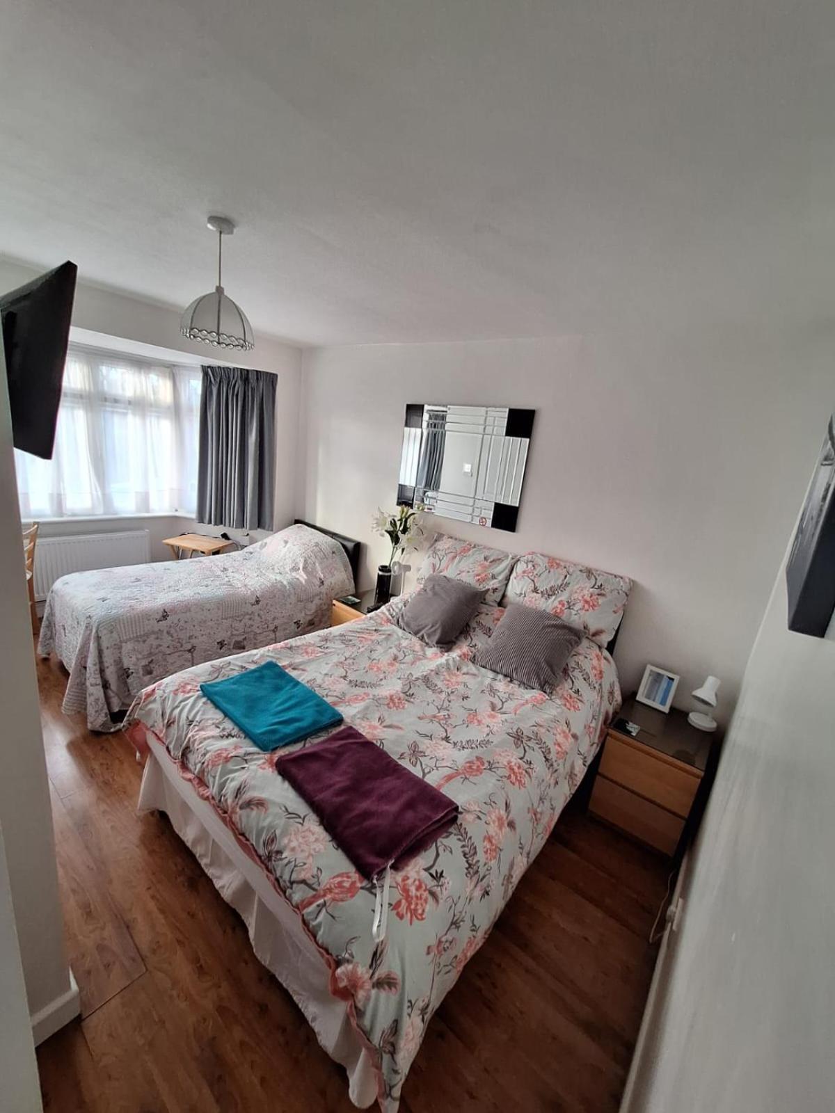 Harrow B & B Екстериор снимка