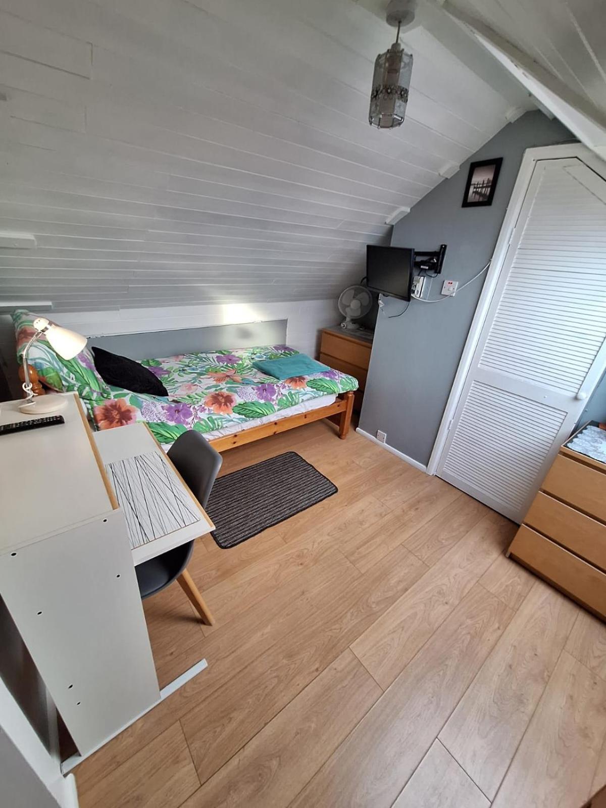 Harrow B & B Екстериор снимка