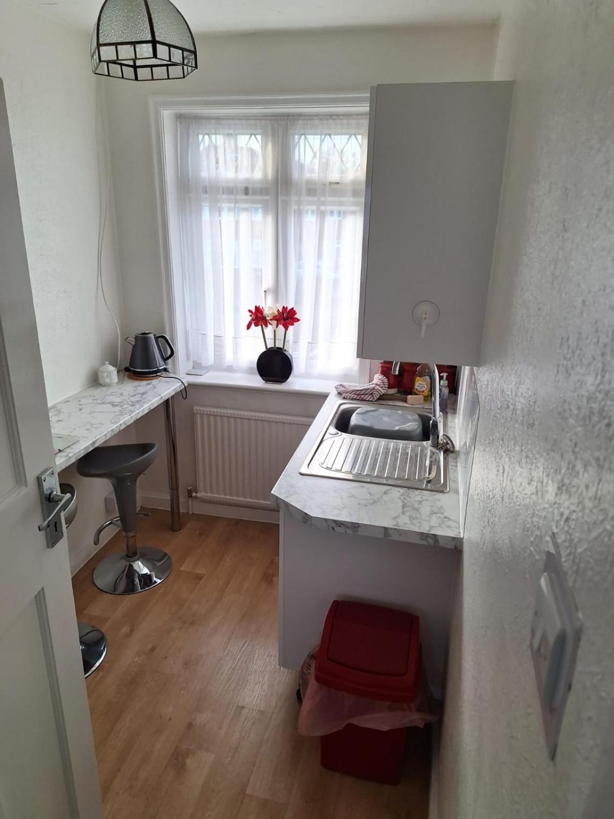 Harrow B & B Екстериор снимка