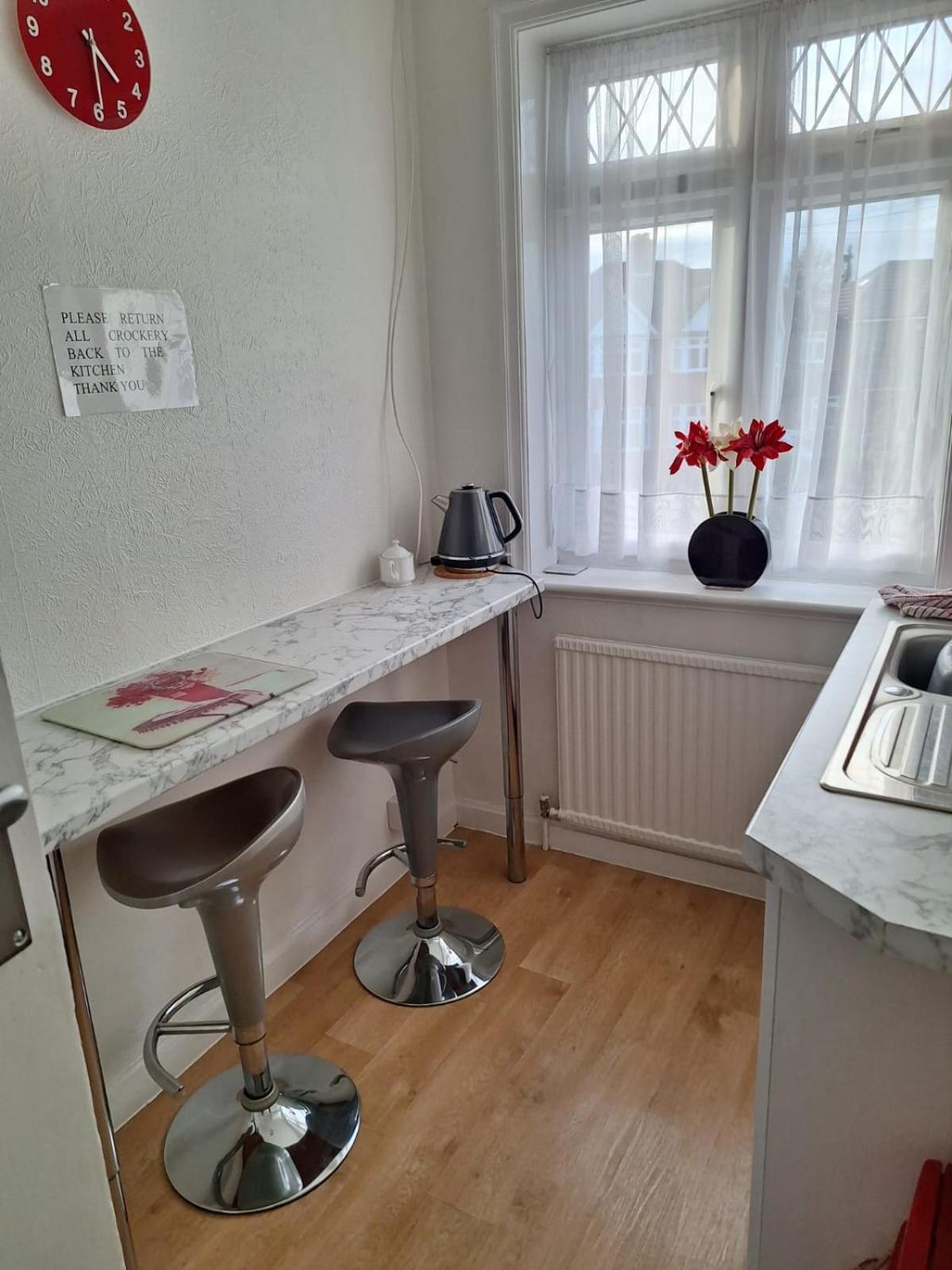 Harrow B & B Екстериор снимка